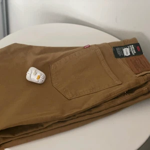 Levis - Nya Levis bruna aldrig använda enbart provat 1 gång.😊