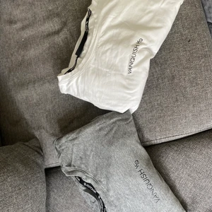 Vanquish Långärmade T-shirts - Som mycket annat, har sambon växt ut även dessa långärmade Vanquish tishorna, lite längre modellen, passar tjejer utmärkt oxå🌸