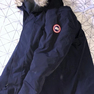Canada goose jacka - Lite sliten, äkta.