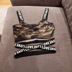 Snygg Topp - Fin topp från Shein, väldigt skönt matreial. Säljes pga av att den aldrig används😊