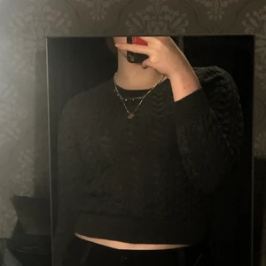 Grå tröja - Jag säljer denna gråa tröja för jag aldrig använder den. Från H&M i XS.