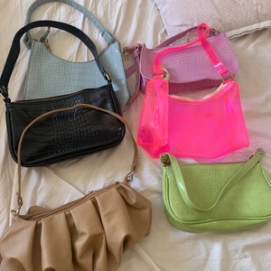 Väskor - Svarta väskan är såld! Söta väskor säljer varje för 50kr styck😍💕