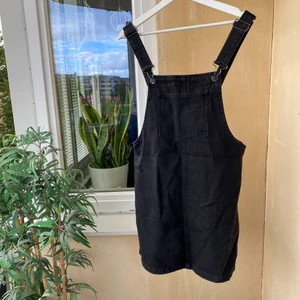 Jeansklänning - Klänning från mango. Kan hämtas i Telefonplan alternativt fraktas och då står köparen för frakt 🌸