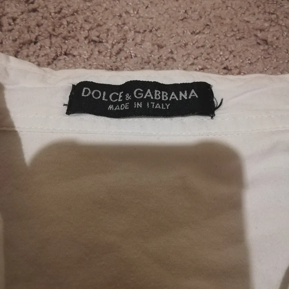 Skjorta från Dolce & Gabbana, storlek S. . Skjortor.