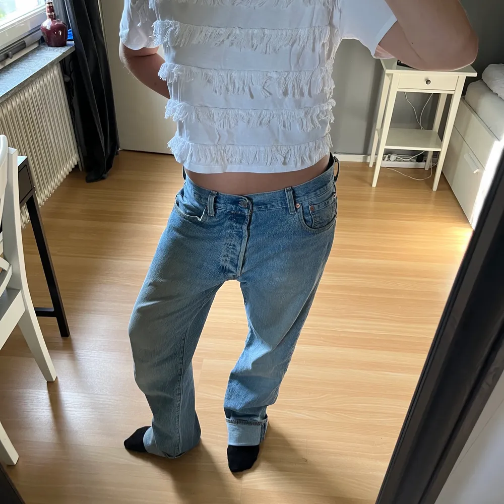 Jättefina 501 levis men är tyvärr för stora för mig som är en M och 170cm lång💕. Jeans & Byxor.