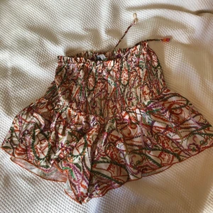 Zara shorts  - Säljer dessa shortsen som ser ut som den kjol. Har aldrig använt drm och därav priset.å