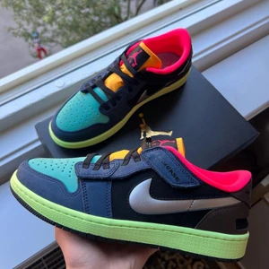 Air Jordan 1 Low Flyease ”Bio Hack”  - wts  Air Jordan 1 Low Flyease ”Bio Hack”  Storlek 42 Pris 1899kr  Helt nya o oanvända. Finns i Göteborg/frakt  Kvitto o refs finns.    