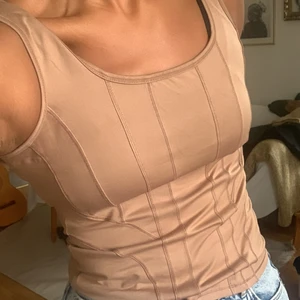 Kortet linne - Korsettlinne beige Strl S Material 95% polyamid 5% elastan 