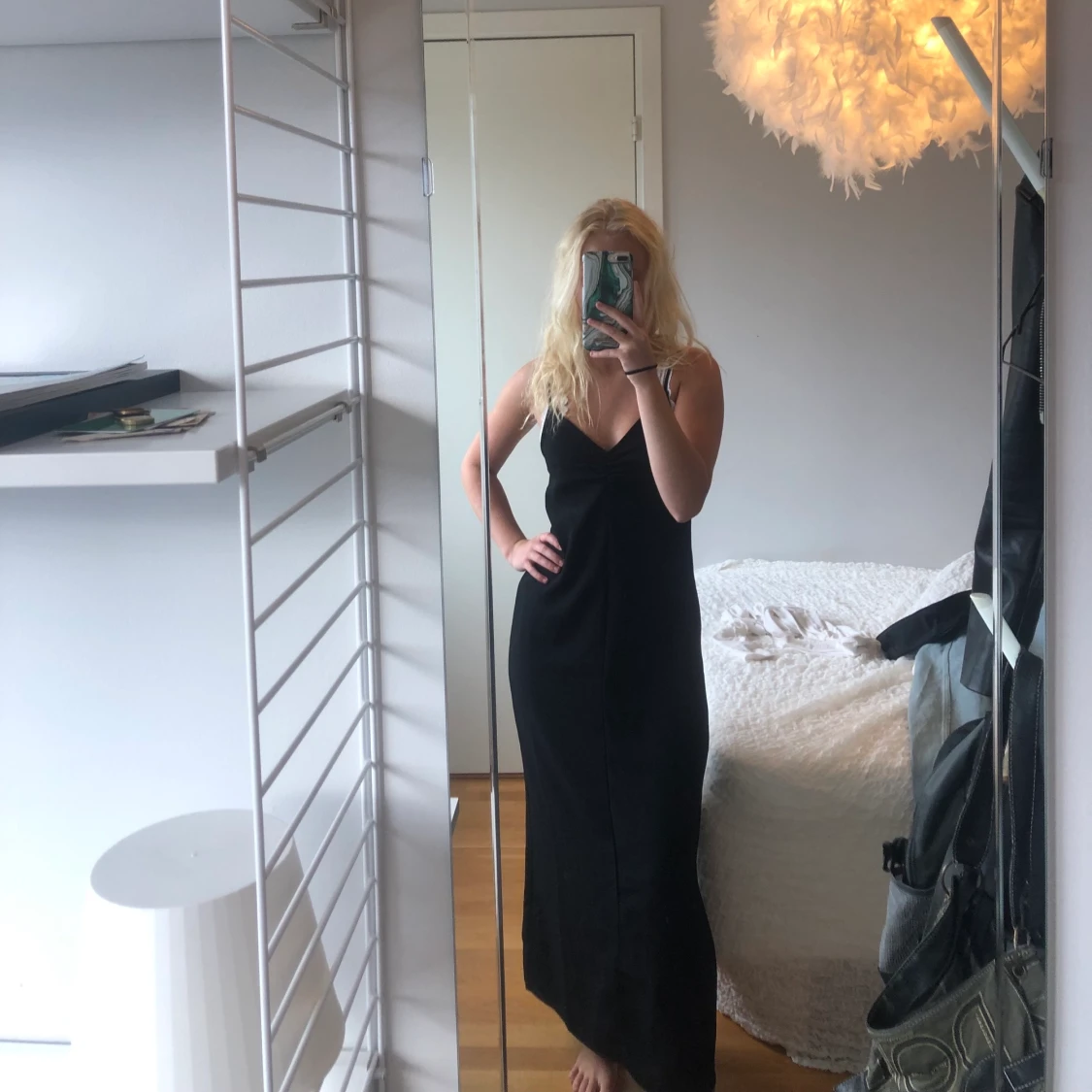 Lång svart klänning