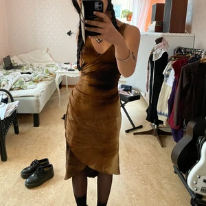 Brun fairygrunge klännibg - Jättesnygg men lite för stor och har inte orkat sy in