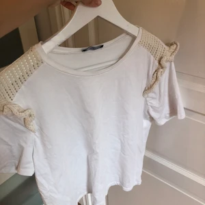 Topp - Fin topp ifrån ZARA i storlek M!! 80kr plus frakten💞