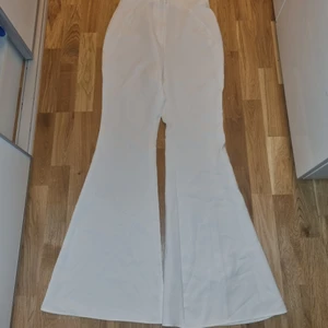 Vita kostymbyxor, Stl 38 - Vita kostymbyxor,stl 38. Från asos