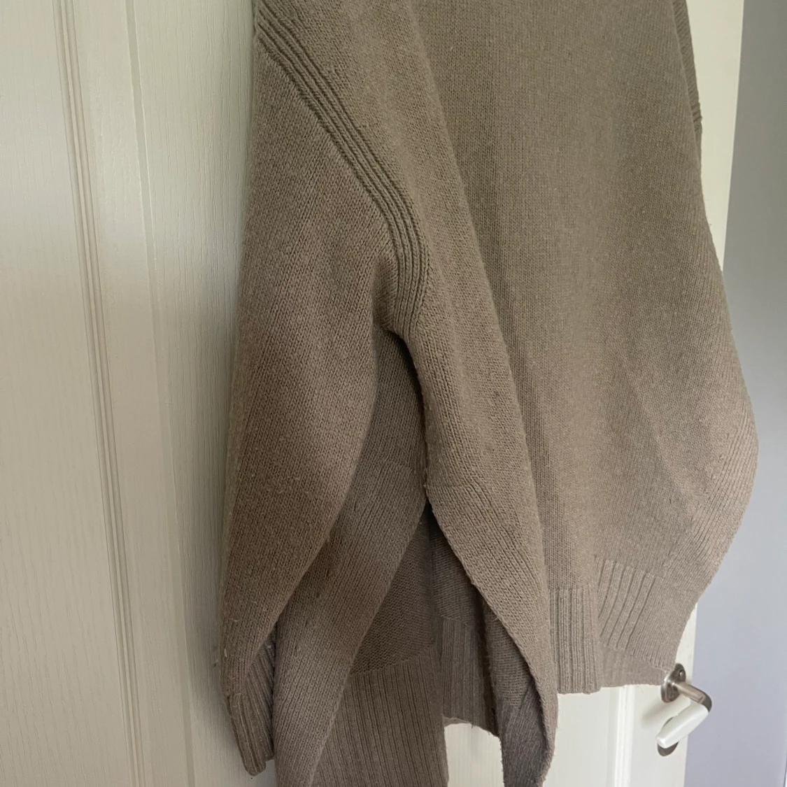 Beige stickad tröja  - 90