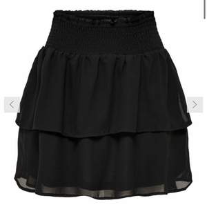Helt oanvänd kjol från only. 190kr + frakt