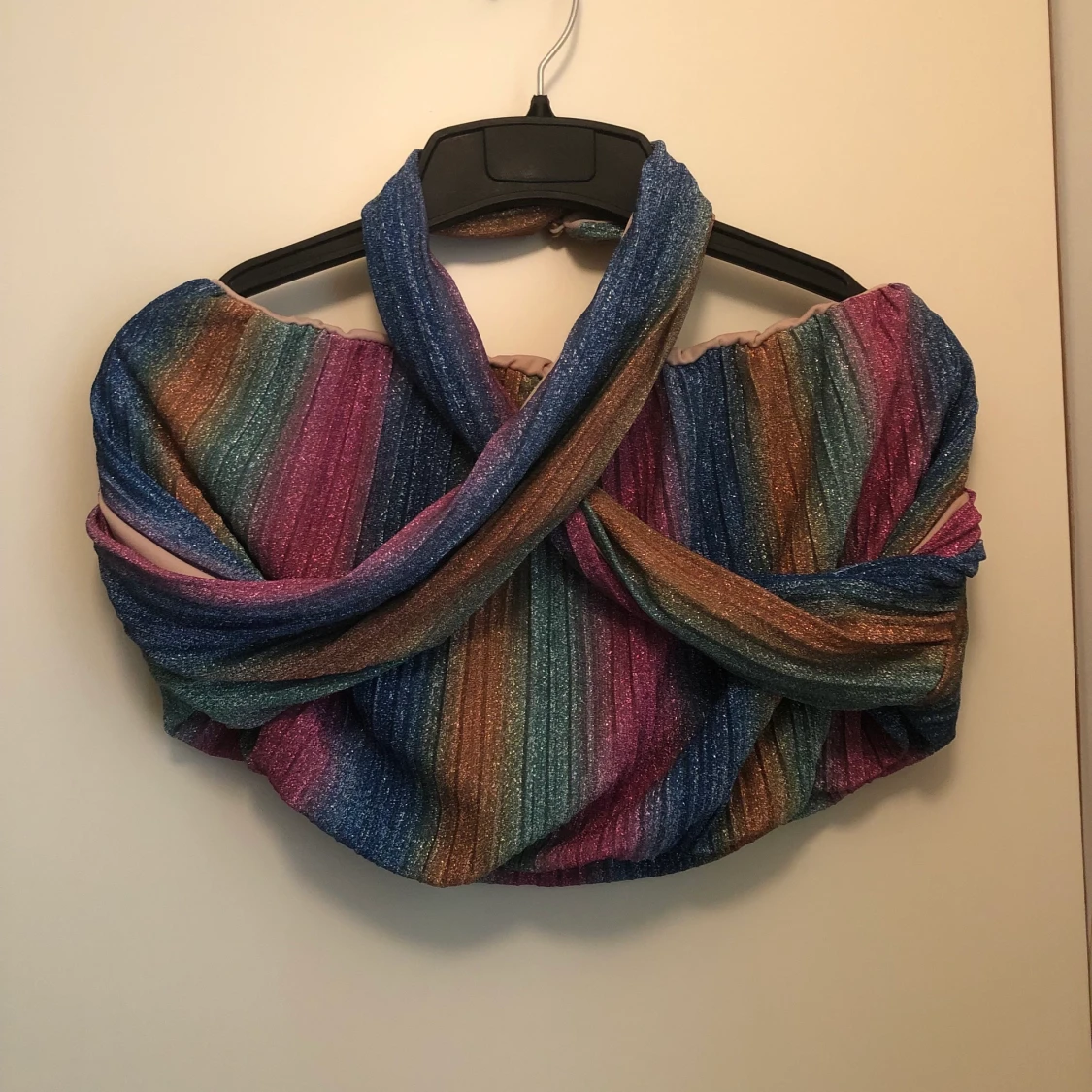 Glittrig halterneck topp - 90