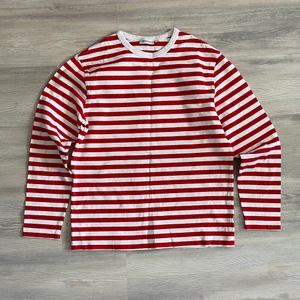 Randig tröja - En randig tröja i vitt och rött, lite som en polkagris