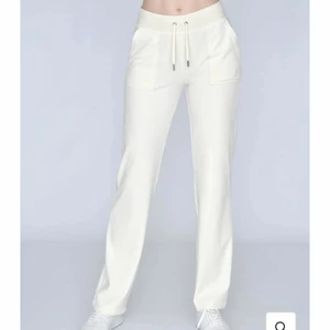 Juicy byxor - Säljer nu mina skit snygga juicy byxor i topp skick 🥰 vid många intresserade startas budgivning