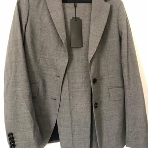 J.lindeberg womens suit - Tag is still on, new condition.