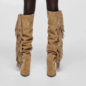 SÖKER boots med fransar  - Storlek 38/39 gärna dem från zara på bilden, kan betala bra☺️