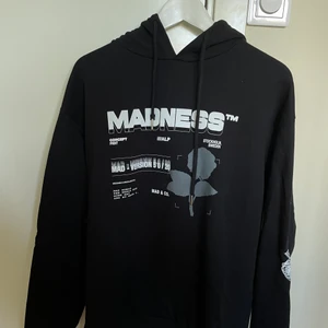 Hoodie Madlady - Hoodie från Madlady i nyskick, använd någon enstaka gång.   66kr frakt tillkommer!