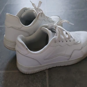 Sneakers  - Storlek 38, kom med bud på kik lolitasswe 