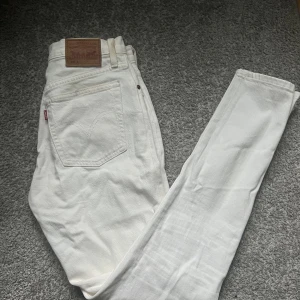 Levi’s jeans - Vita Levis jeans, gott skick 