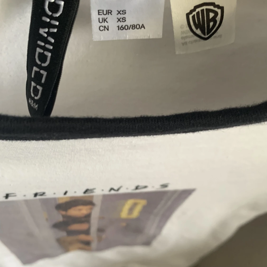 Helt oanvänd friends-tröja - 90