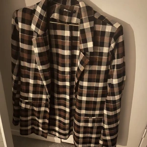 Kavaj - Rutig kavaj från ginatricot, Strl S! Köparen står för frakten 