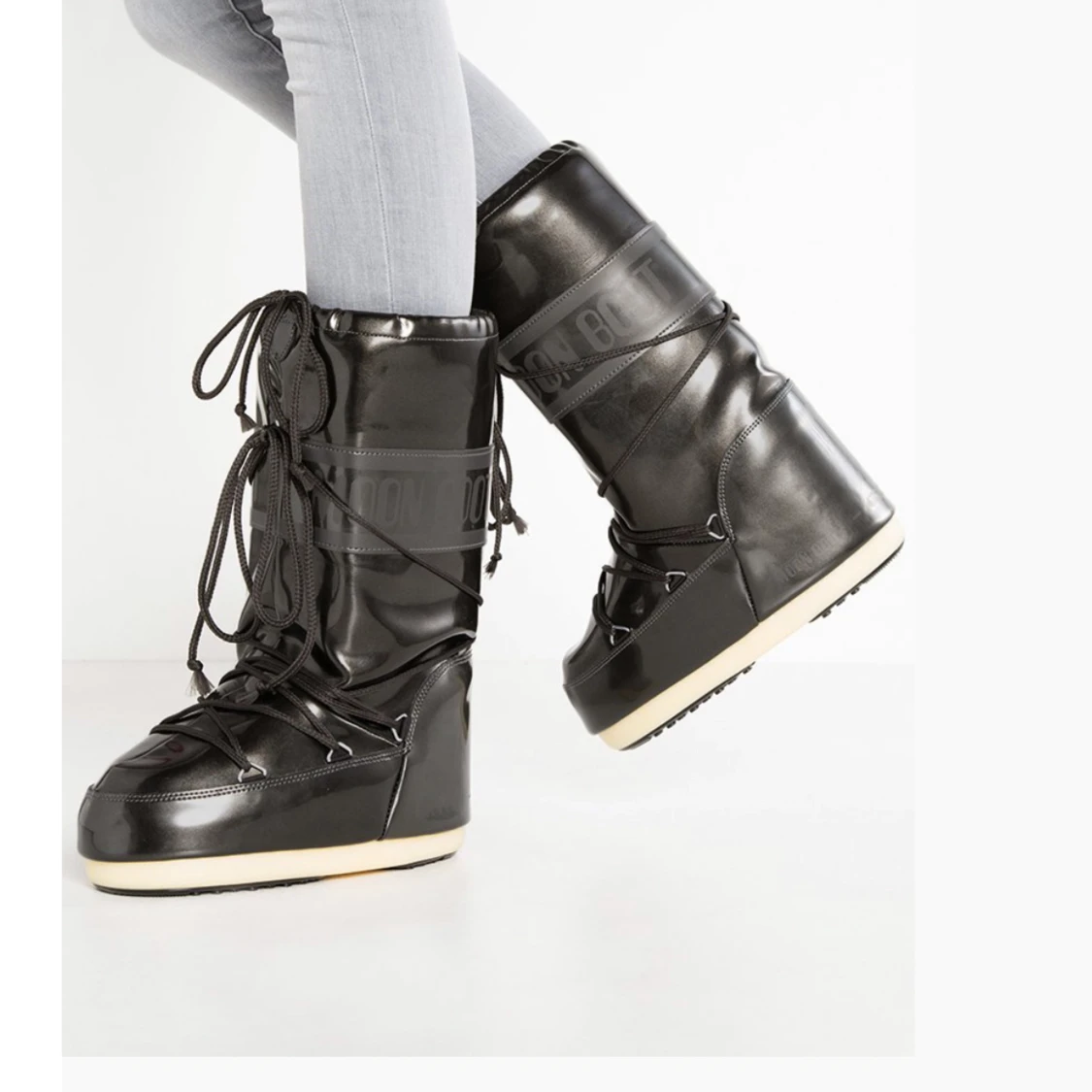 Moon boots