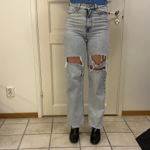 Jeans  - Säljer dessa jeans från hm som är använda endast några gånger! ❤️‍🔥