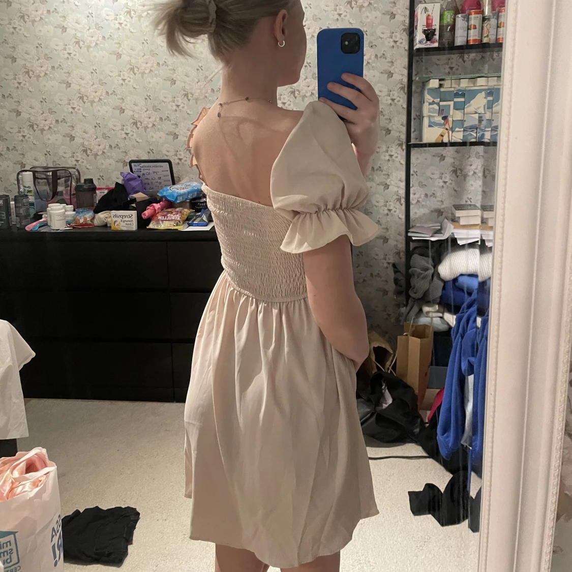 Oanvänd klänningen  - 90