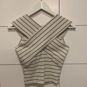 Partytopp  - Fin topp med korsning fram till. Bra skick