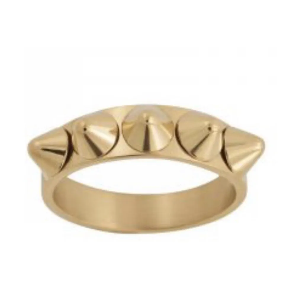En jätte fin Edblad ring i guld säljer då den är för liten väldigt bra skick då den inte är använd💗. Accessoarer.