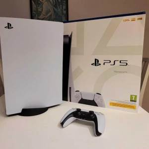 Ps5 till salu  - Hej! Nu säljer jag min ps5 då jag har bytt till att lira på pc den är i ny skick inga repor och kvitto medföljer (pris kan diskuteras vid snabb affär)