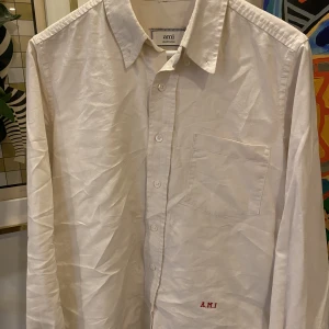 Ami Paris skjorta  - Skick: 8/10 Märke: ami Paris  Ord pris: 2500 Pris kan diskuteras vid snabb affär 