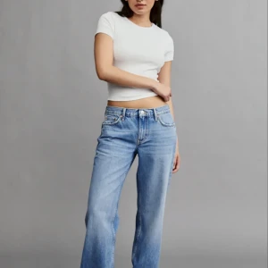 Jeans - Ett par jeans som ja använt ganska mycket därefter priset, men jeans är ändå i väldigt bra skick skriv för fler bidler. TRYCK INTE PÅ KÖP 