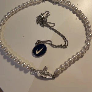 Halsband  - Känner ingen som vill ha och tänkte att då kan jag lika gärna ge bort de till någon som vill ha!😊 betala bara frakt för ca 11kr