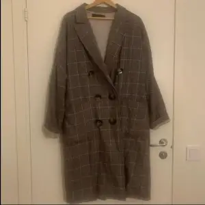 Lightweight Zara jacket. Worn several times, but great condition. Bought for 900, selling for 200