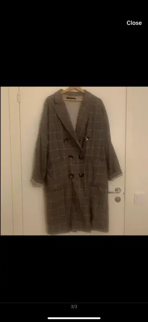 Lightweight Zara jacket. Worn several times, but great condition. Bought for 900, selling for 200
