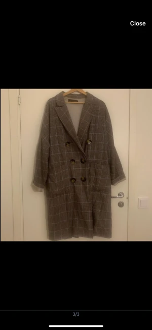 Zara Jacka - Lightweight Zara jacket. Worn several times, but great condition. Bought for 900, selling for 200