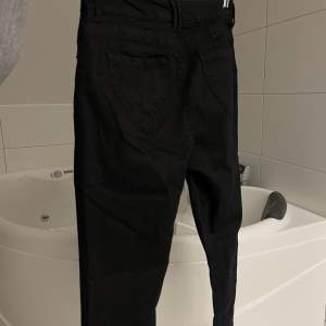 Fashion Nova jeans / jeans , väldigt strechiga, endast testade men tyvär fel storlek . Original kostar 345 plus tax och frakt 