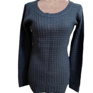 U-ringad figursydd tröja  - U-ringad figursydd tröja från Urban classics. Aldrig använt. Lappen finns kvar. 