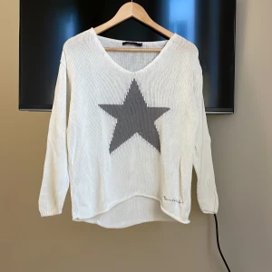 Stickad tröja - Har aldrig använt så i fint skick.  100kr exklusive frakt.