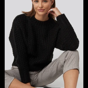 Nakd tröja - Svart stickad tröja från NA-KD. Fint skick och passar mig som vanligtvis har storlek S