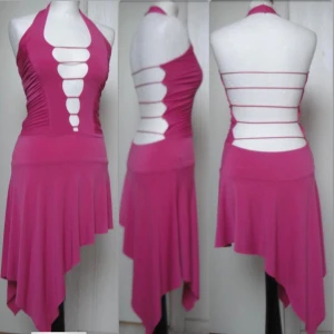 UNIK VINTAGE KLÄNNING - köptes på 90-talet. storlek: S-M. stretchigt tyg. möts i stockholm eller fraktar 🖤 mycket bra skick.