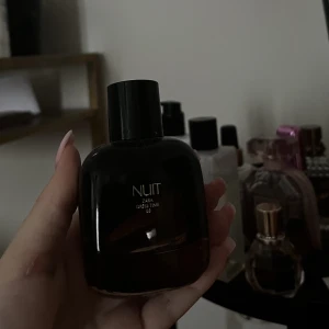 Zara parfym - Älskar denna men har för mycket parfymer. Luktar vanlij och är helt full. Använts ca 3 gånger
