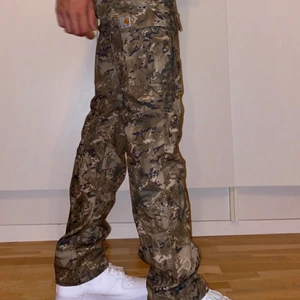 Carhartt Camo Cargo Byxor  - Carhartt Camo Cargo Byxor Storlek: 32/34