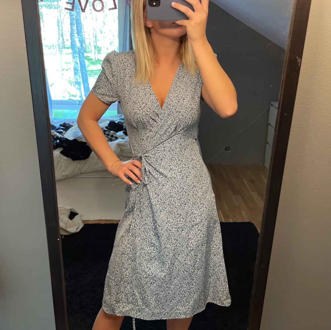 Blå volangklänning