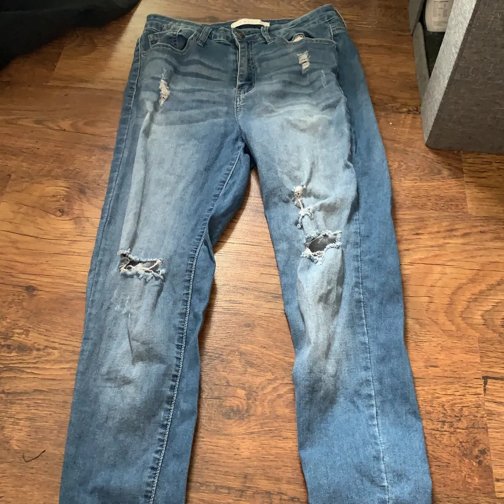 Jeans köpta från Fashion Fashion Nova. Storlek 38 (medium) mycket stretchiga och bekväma. Knappt använda . Jeans & Byxor.