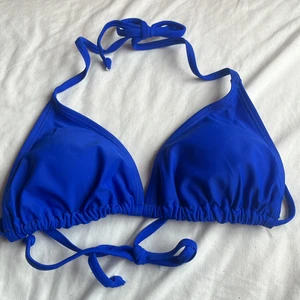 Bikini strl M - KANSKE säljer denna överdel från shein i strl M. Så detta är bara intressekoll. Helt oanvänd men kanske säljer om nån är intresserad för är lite osäker på om den är lite liten eller inte. 30kr+frakt isf💗 